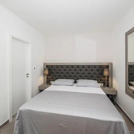 Palazio A Spectacular 7 Bedroom 90 Metres To The Sea And Promenade Villa