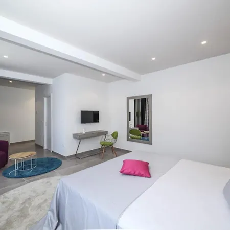 Palazio A Spectacular 7 Bedroom 90 Metres To The Sea And Promenade Villa