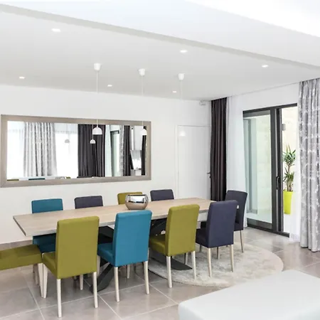 Villa Palazio A Spectacular 7 Bedroom 90 Metres To The Sea And Promenade Trogir