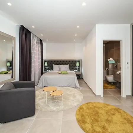 Villa Palazio A Spectacular 7 Bedroom 90 Metres To The Sea And Promenade Trogir