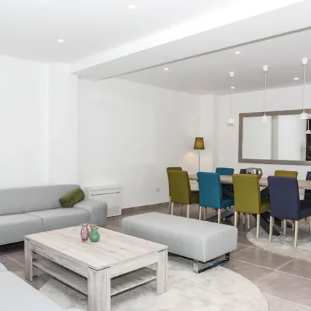 Villa Palazio A Spectacular 7 Bedroom 90 Metres To The Sea And Promenade