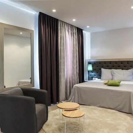 Villa Palazio A Spectacular 7 Bedroom 90 Metres To The Sea And Promenade