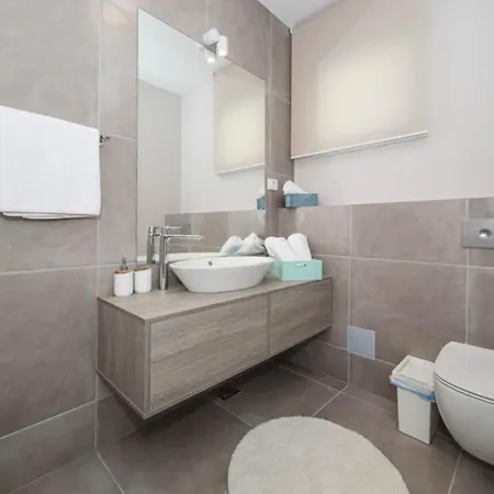 Palazio A Spectacular 7 Bedroom 90 Metres To The Sea And Promenade *