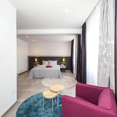 Palazio A Spectacular 7 Bedroom 90 Metres To The Sea And Promenade * Trogir