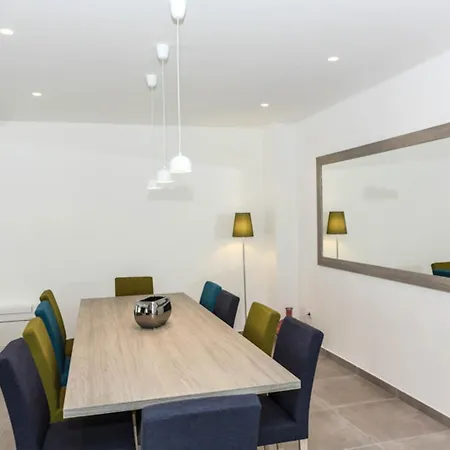 Palazio A Spectacular 7 Bedroom 90 Metres To The Sea And Promenade Villa *