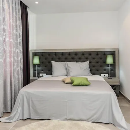 Villa Palazio A Spectacular 7 Bedroom 90 Metres To The Sea And Promenade Trogir