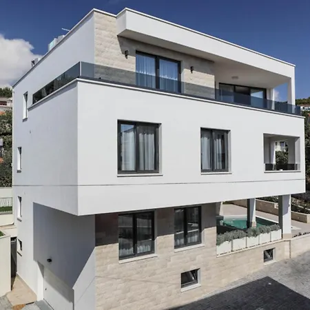 Palazio A Spectacular 7 Bedroom 90 Metres To The Sea And Promenade * Trogir