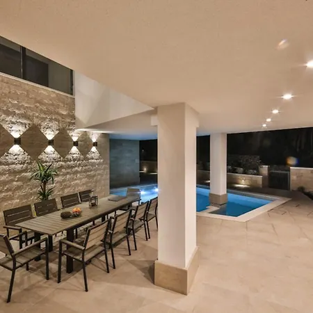 Palazio A Spectacular 7 Bedroom 90 Metres To The Sea And Promenade Villa
