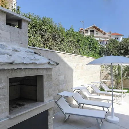 Palazio A Spectacular 7 Bedroom 90 Metres To The Sea And Promenade Trogir