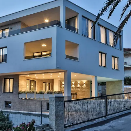 Villa Palazio A Spectacular 7 Bedroom 90 Metres To The Sea And Promenade