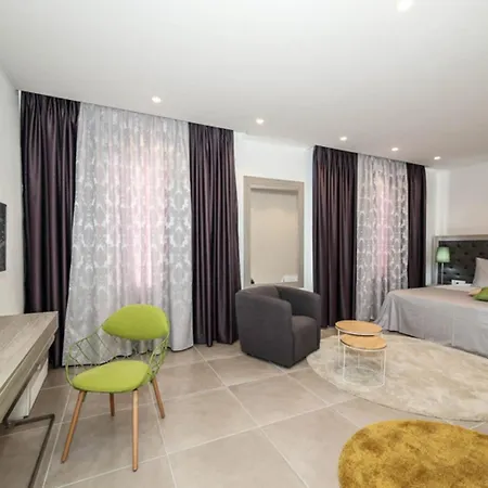 Palazio A Spectacular 7 Bedroom 90 Metres To The Sea And Promenade