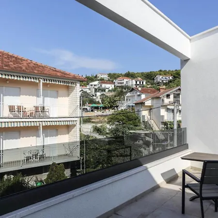 Villa Palazio A Spectacular 7 Bedroom 90 Metres To The Sea And Promenade Trogir