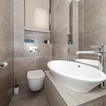 Palazio A Spectacular 7 Bedroom 90 Metres To The Sea And Promenade *