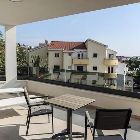 Palazio A Spectacular 7 Bedroom 90 Metres To The Sea And Promenade Villa