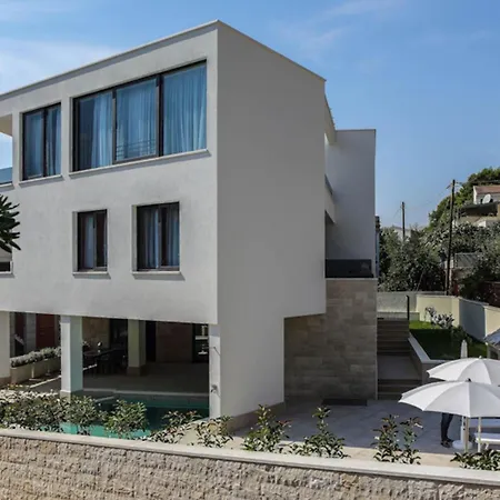 Palazio A Spectacular 7 Bedroom 90 Metres To The Sea And Promenade Trogir