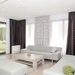 Villa Palazio Spectacular 7 Bedroom Close To Sea & Promenade Trogir