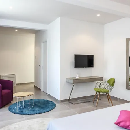 Palazio Spectacular 7 Bedroom Close To Sea & Promenade Willa Trogir