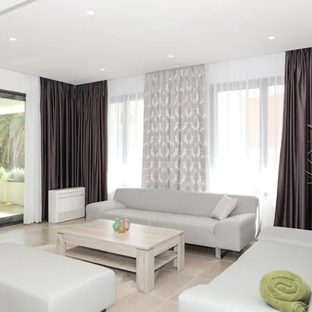 Willa Palazio Spectacular 7 Bedroom Close To Sea & Promenade Trogir